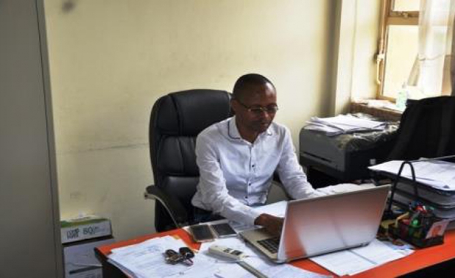 Chef de Département  MENGA MUNKOLO,  Professeur